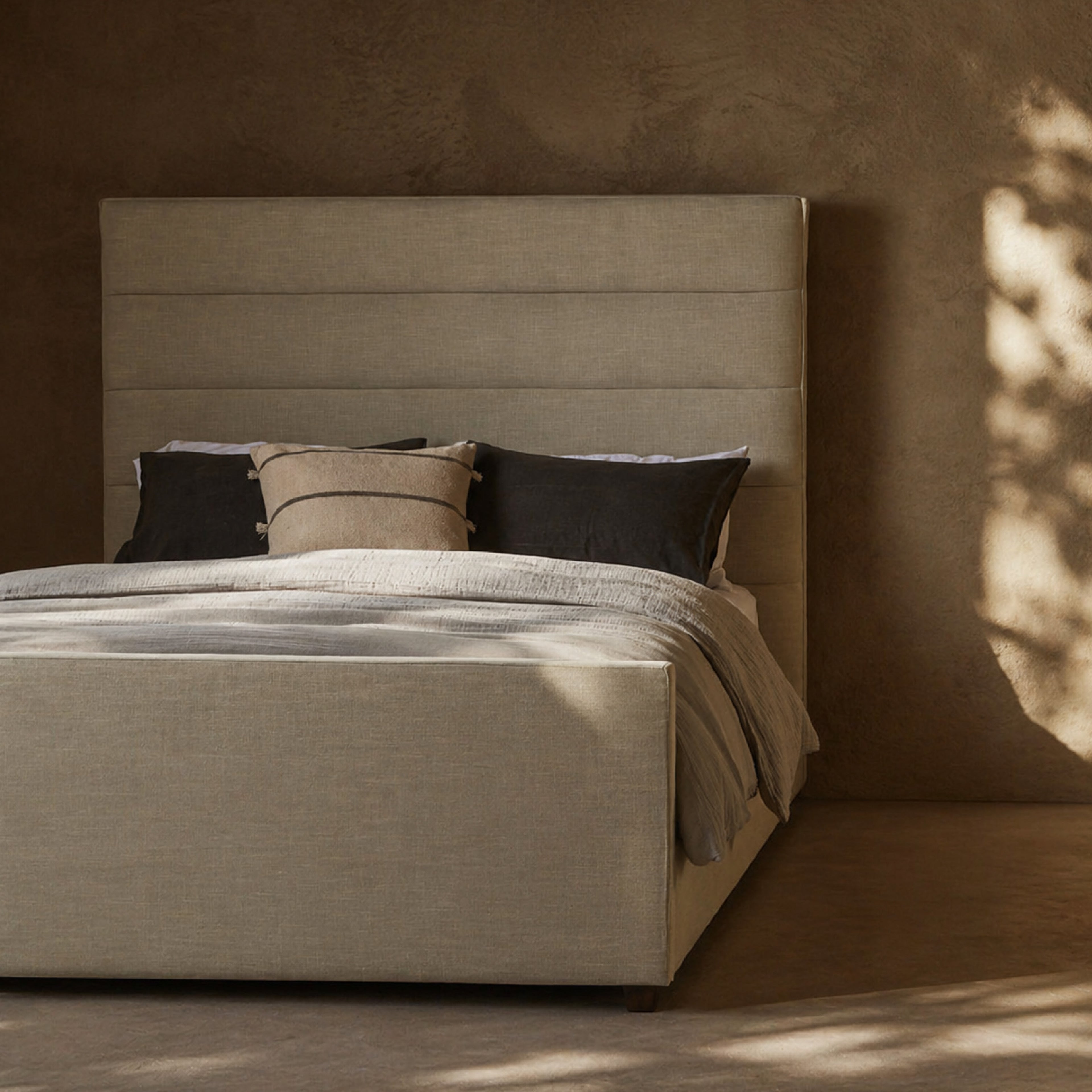 HALLY | Bed | King